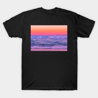 THE GLORIOUS SUNSET OVER THE SEA DESIGN T-Shirt